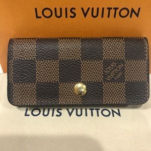 Louis Vuitton 4 key Holder